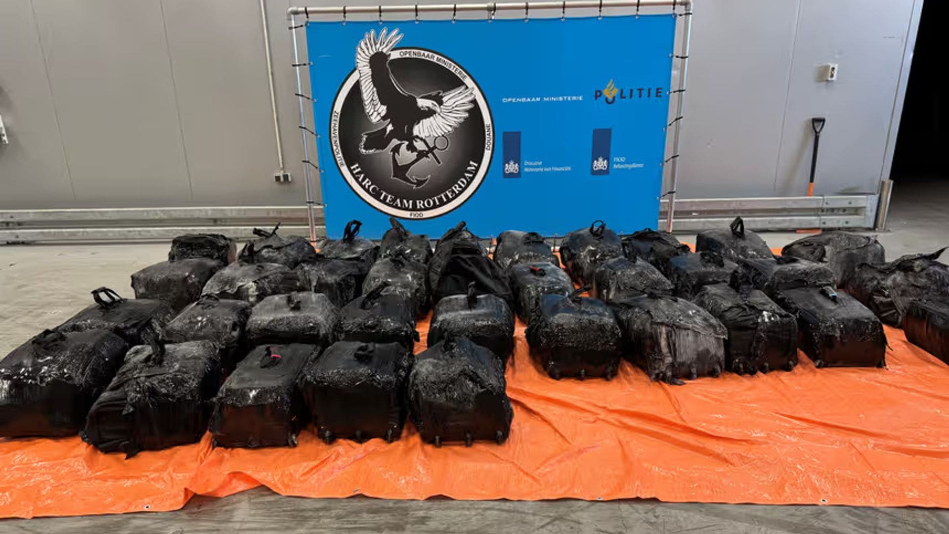 Algo mas di 1600 kilo di cocaina intercepta den haf di Rotterdam ...