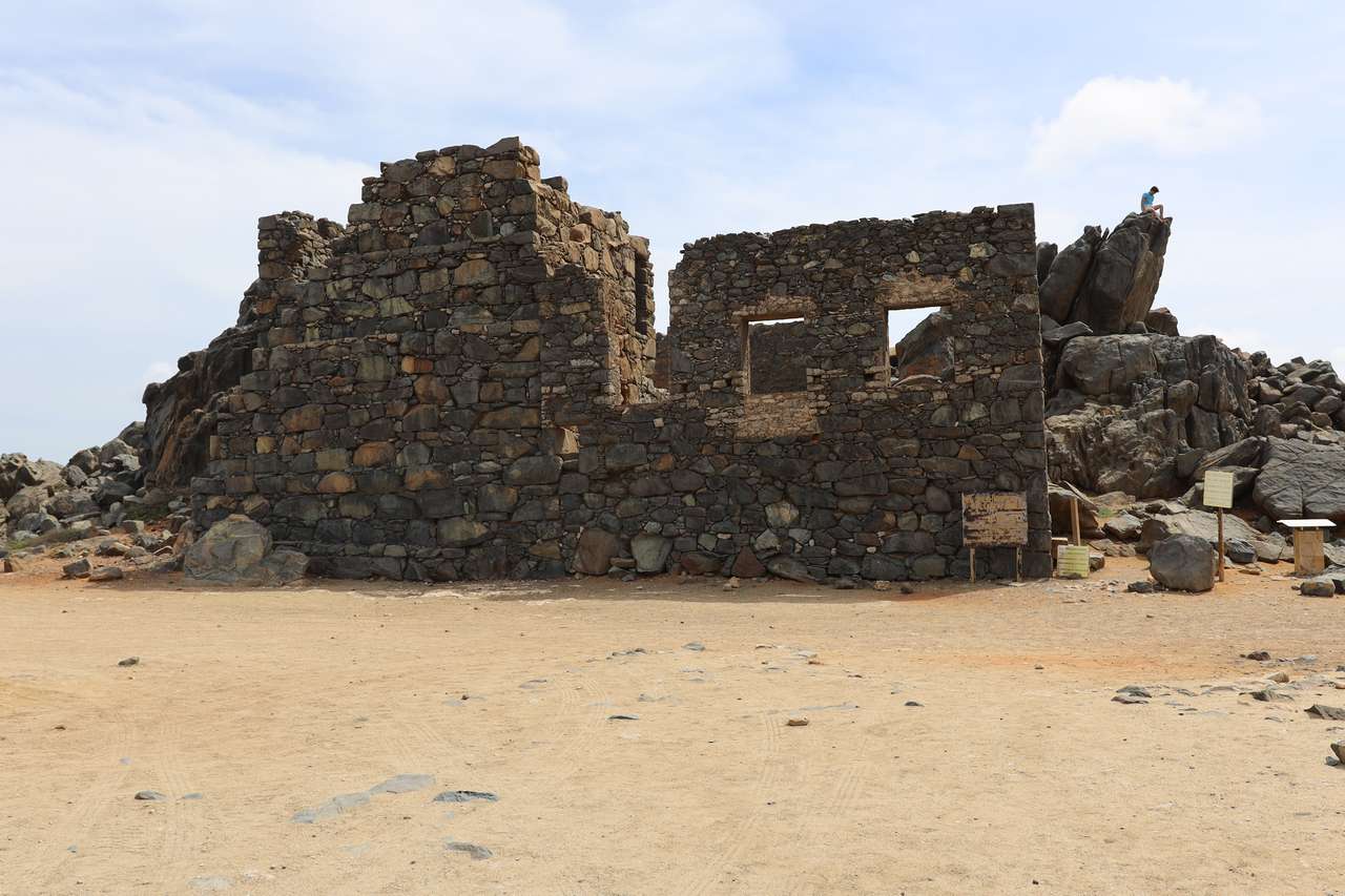 Visitors Ignore Warning Signs, Still Climbing Bushiribana Ruins