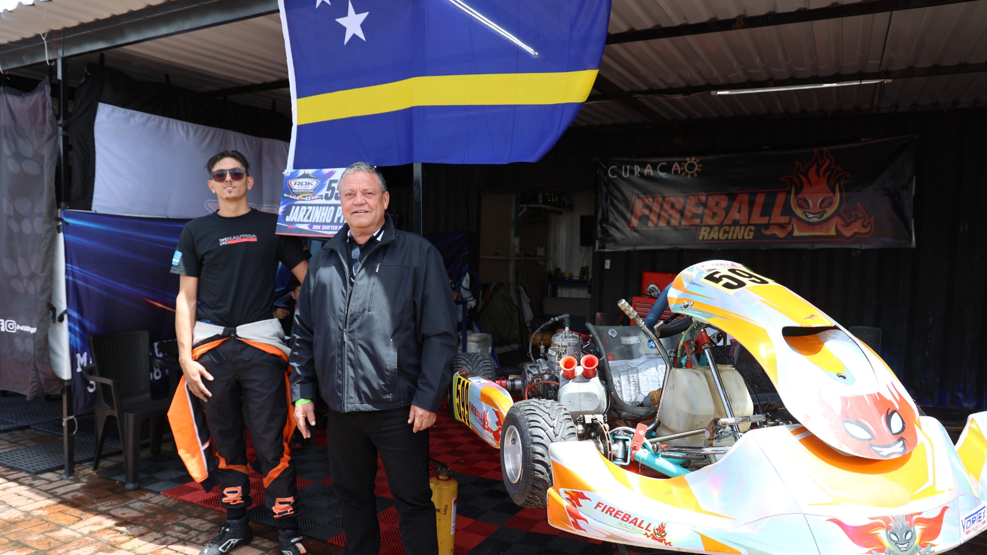 Corsou participando den competencia internacional di karting na Colombia