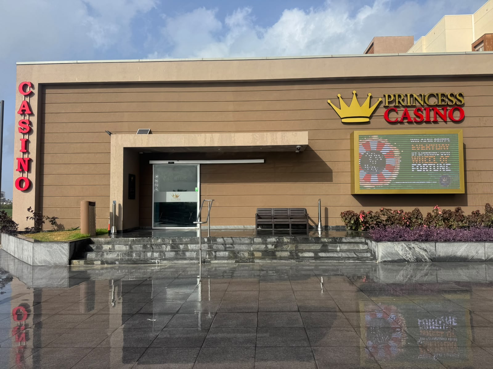 Hopi problema pa opera na Aruba: Tur cos ta mustra cu Princess Casino lo cera