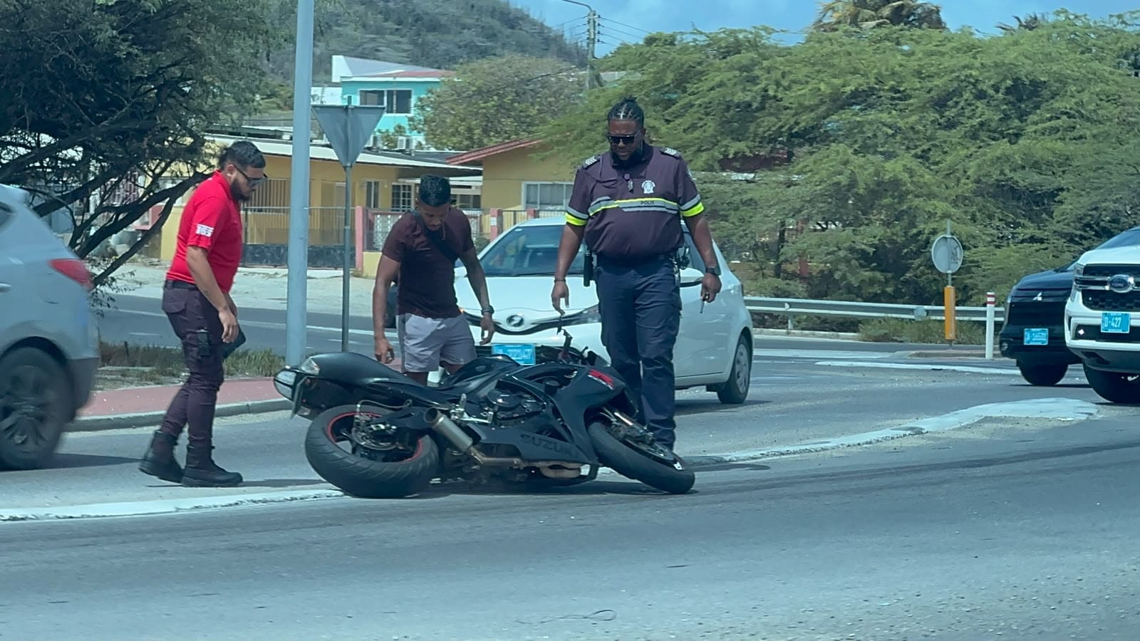 Azeta riba caminda a haci cu motociclista a cay herida su mes