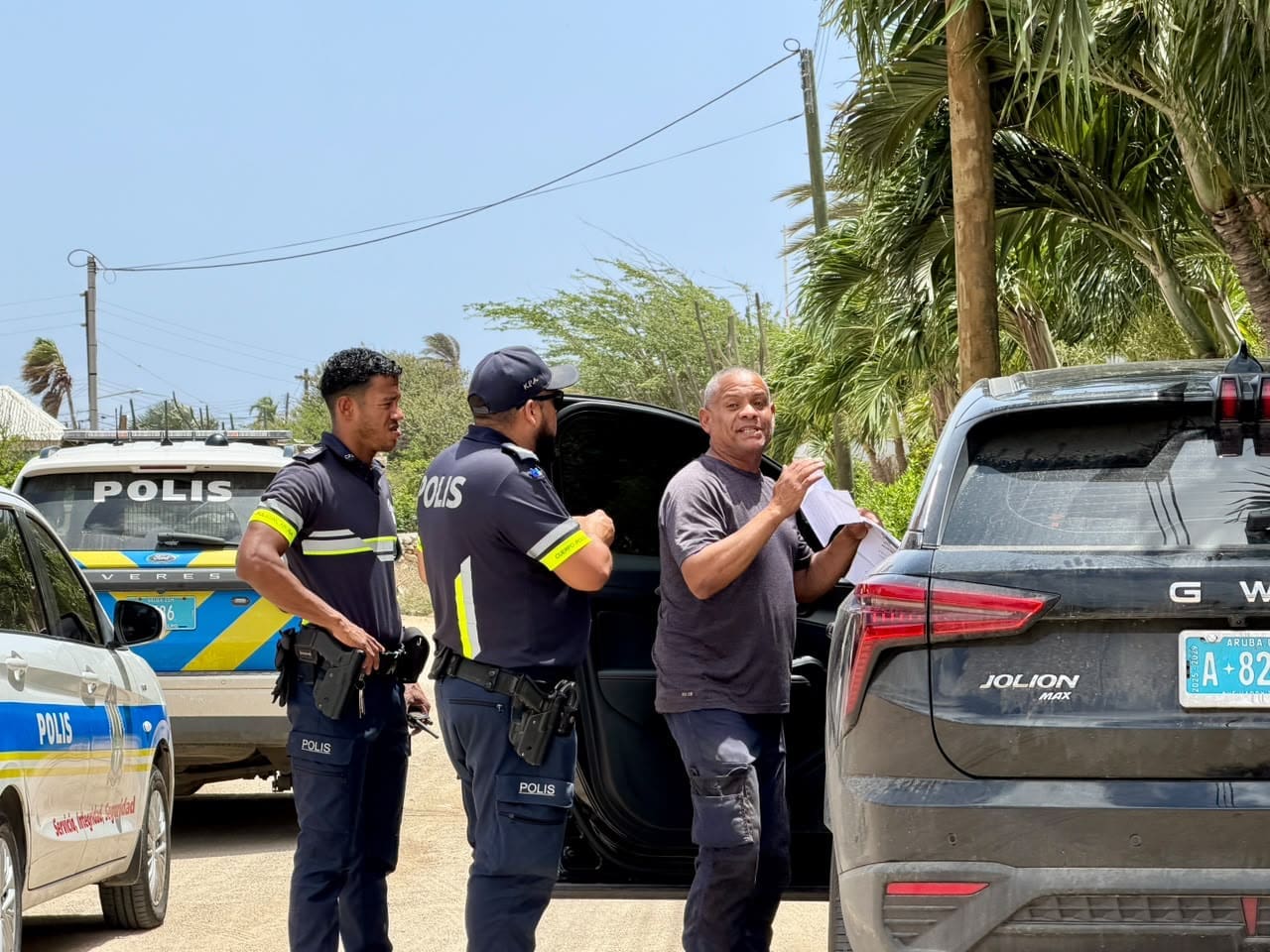 Police Deploy Large Force to Noord Home After Disturbance