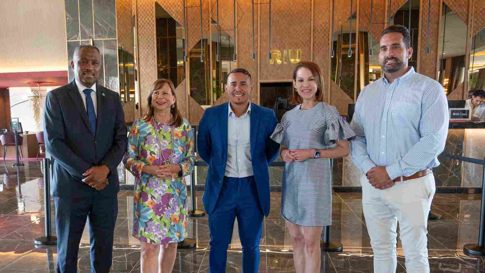 Minister Dowers Visits RIU Palace Following Major Renovation