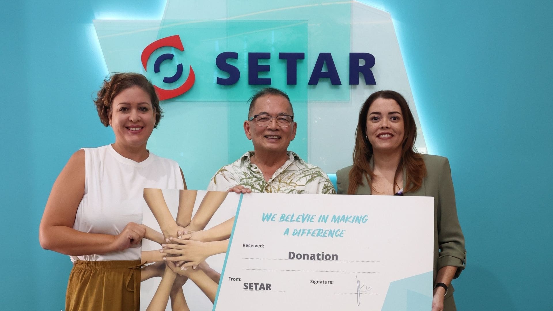 SETAR Donates to Foundation Supporting Aruban Children's Education