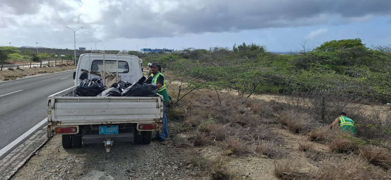 Multiple Teams Join Forces Ahead of Aruba's National Cleanup Day