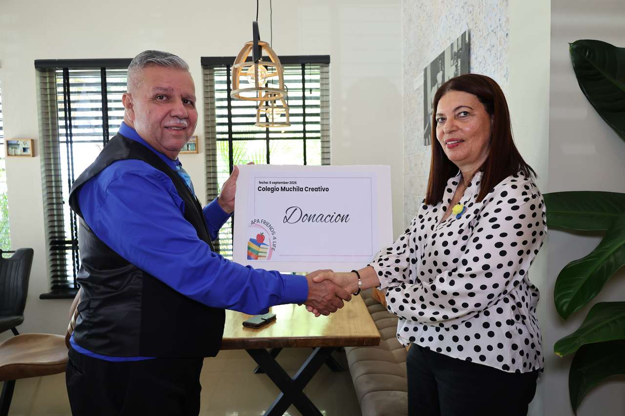 APA Friends For Life Group Donates to Muchila Creativo in Aruba