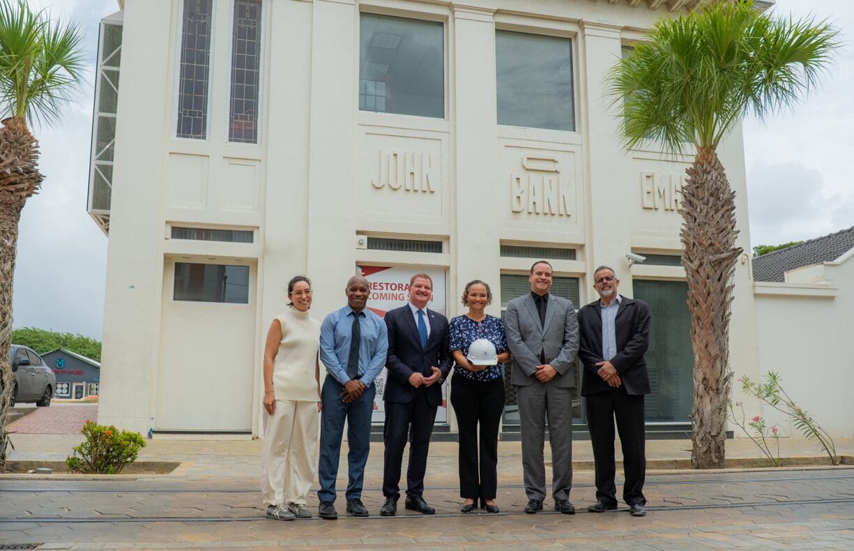 Inicio di restauracion di edificio John G. Eman: Ta marca un paso concreto den revitalisacion di centro di Oranjestad