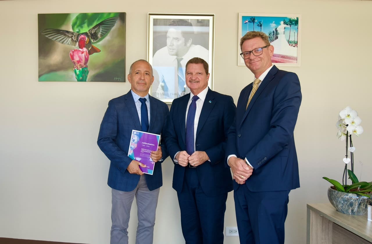 Raad van Advies a entrega conseho di hubileo na Gobernador di Aruba