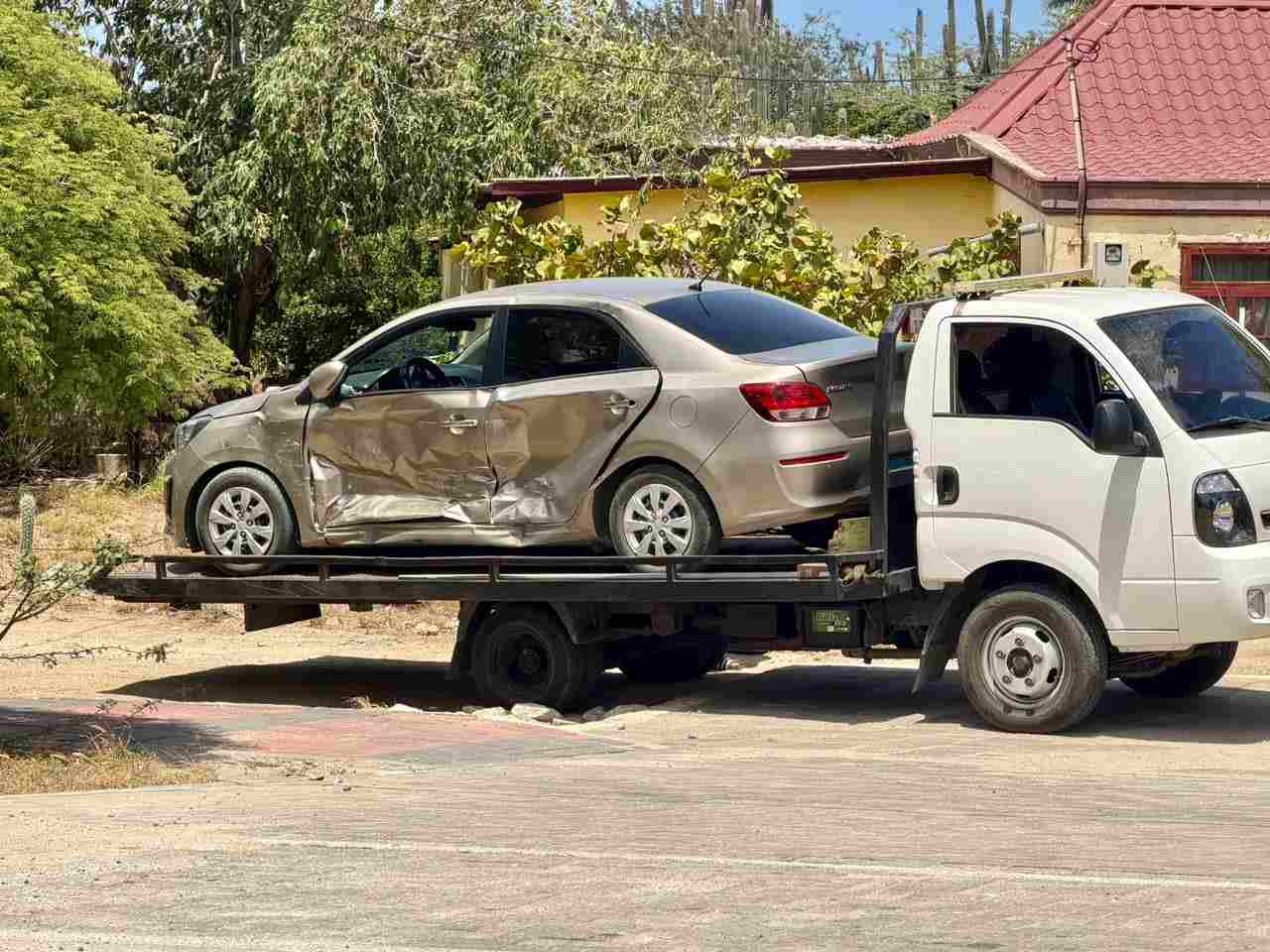 Two Cars Collide in Paradera After Driver Takes a Chance
